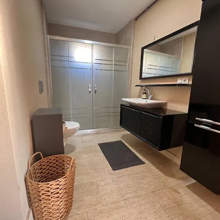 Cheerful 1 Bedroom With Forest View Apartment Istanbul
