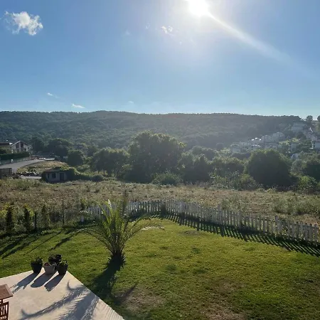 Cheerful 1 Bedroom With Forest View דירה *